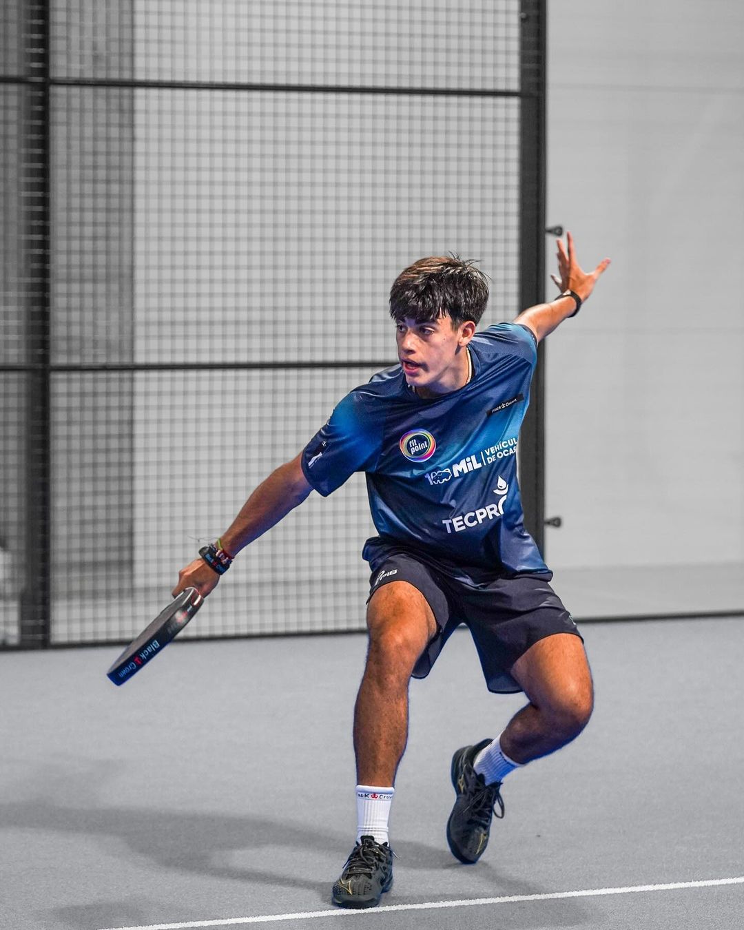 Pau Miñano Ortinez playing padel